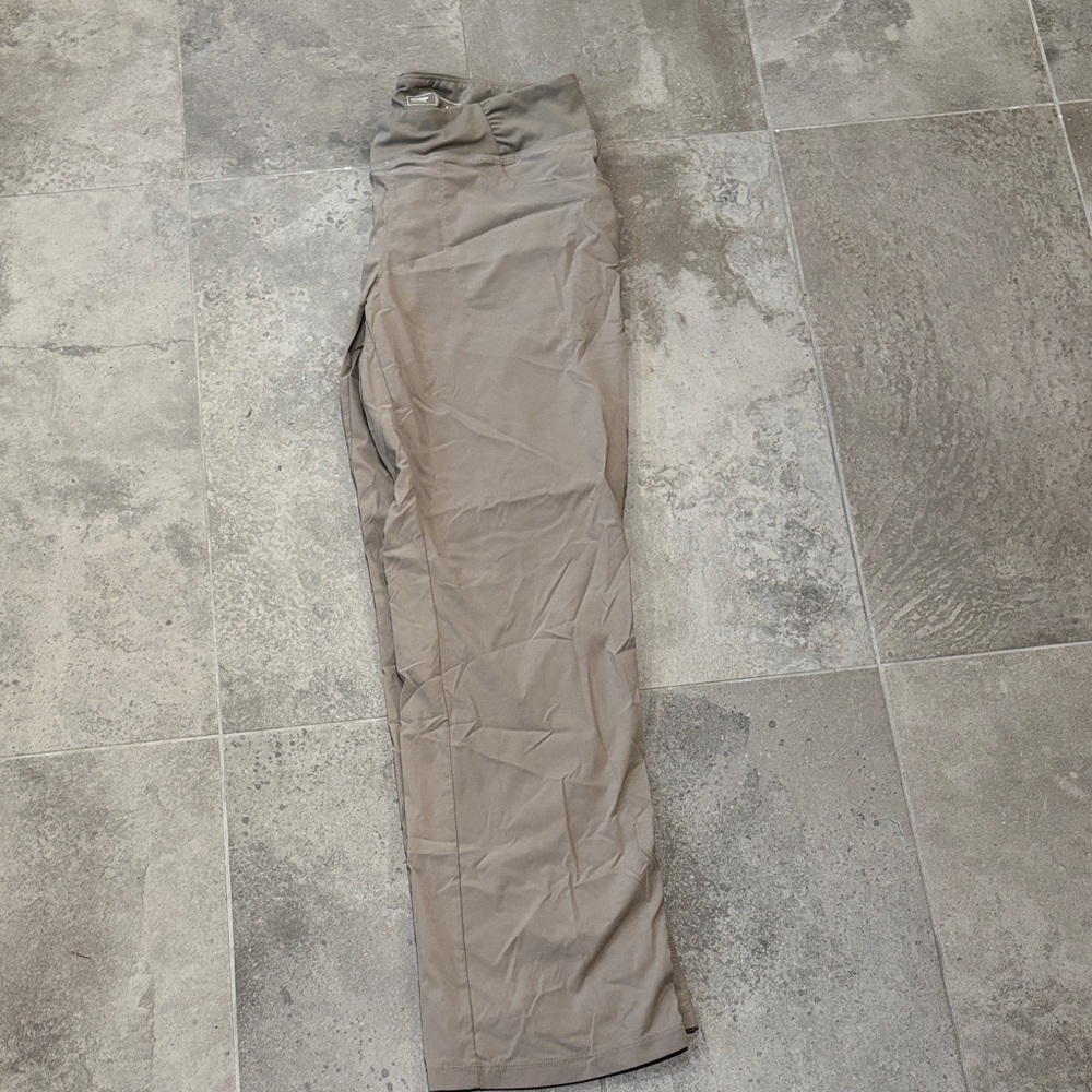 Mountain Hardwear Women's Gray Straight Leg Pants